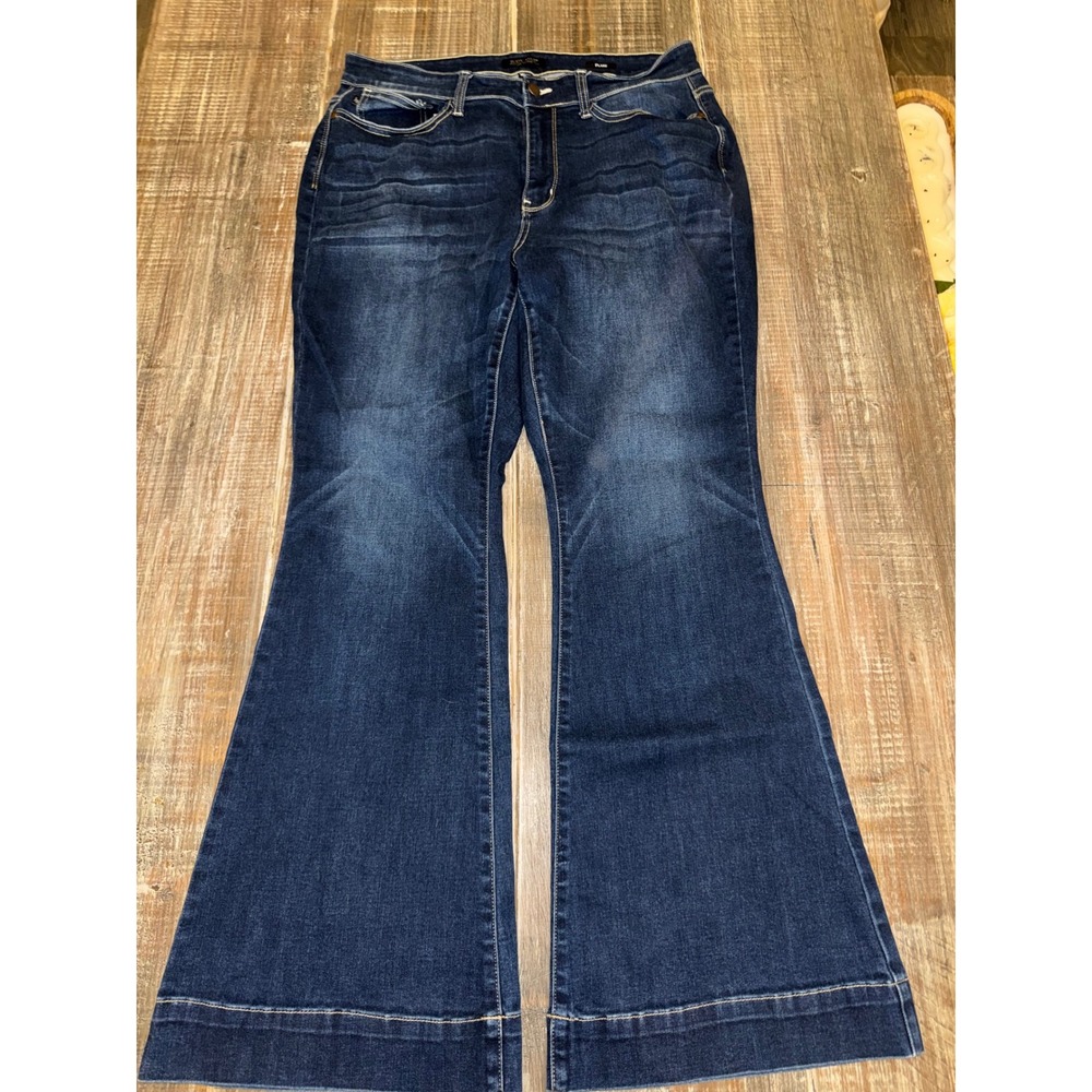 Judy Blue Women 16W Dark Wash High Rise Flare Stretch Denim Jeans Wide Leg